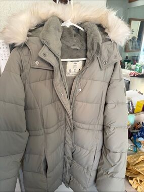 Abercrombie & Fitch Light Gray Women's Puffer Jacket with Faux Fur Hood